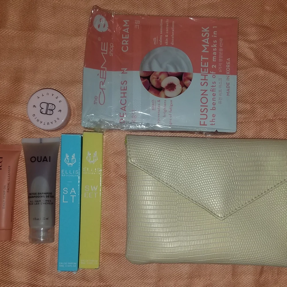 Ipsy Cream Clutch with Skincare Essentials